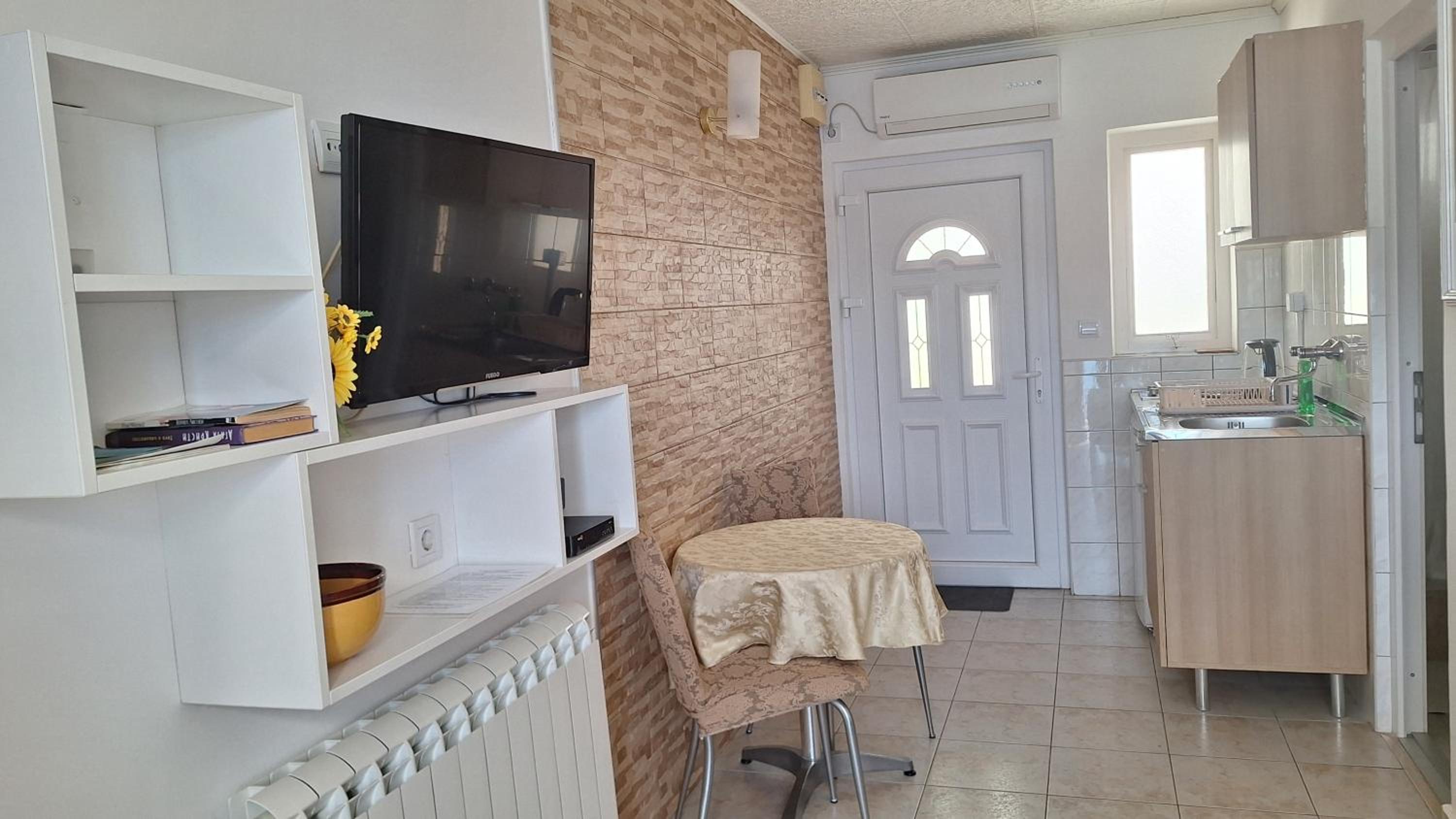 Photo 8