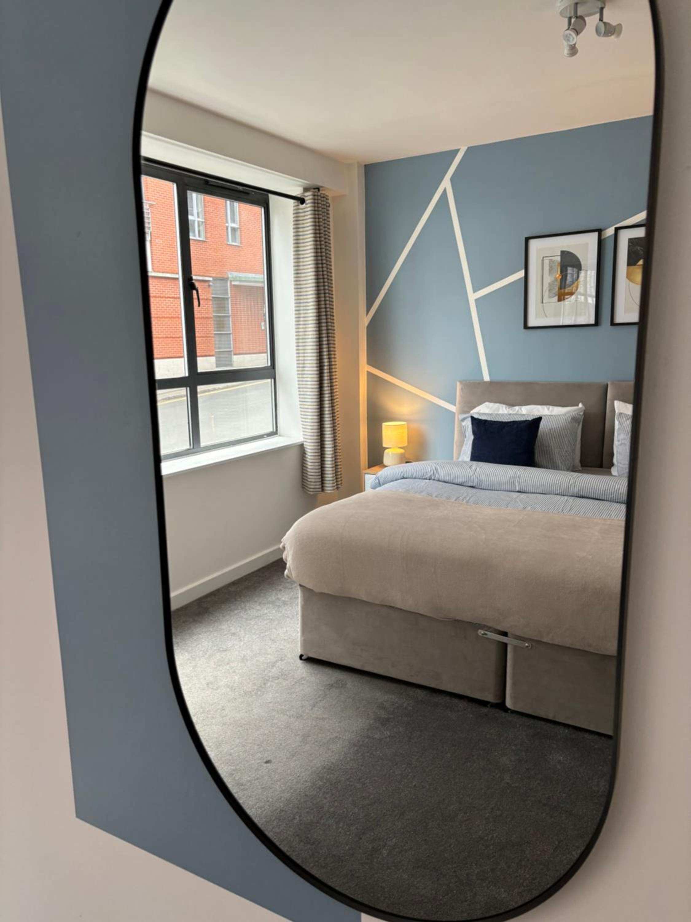 2 Bedroom, 2 Bathroom Flat in Nottingham City Centre with FREE Parking view 4