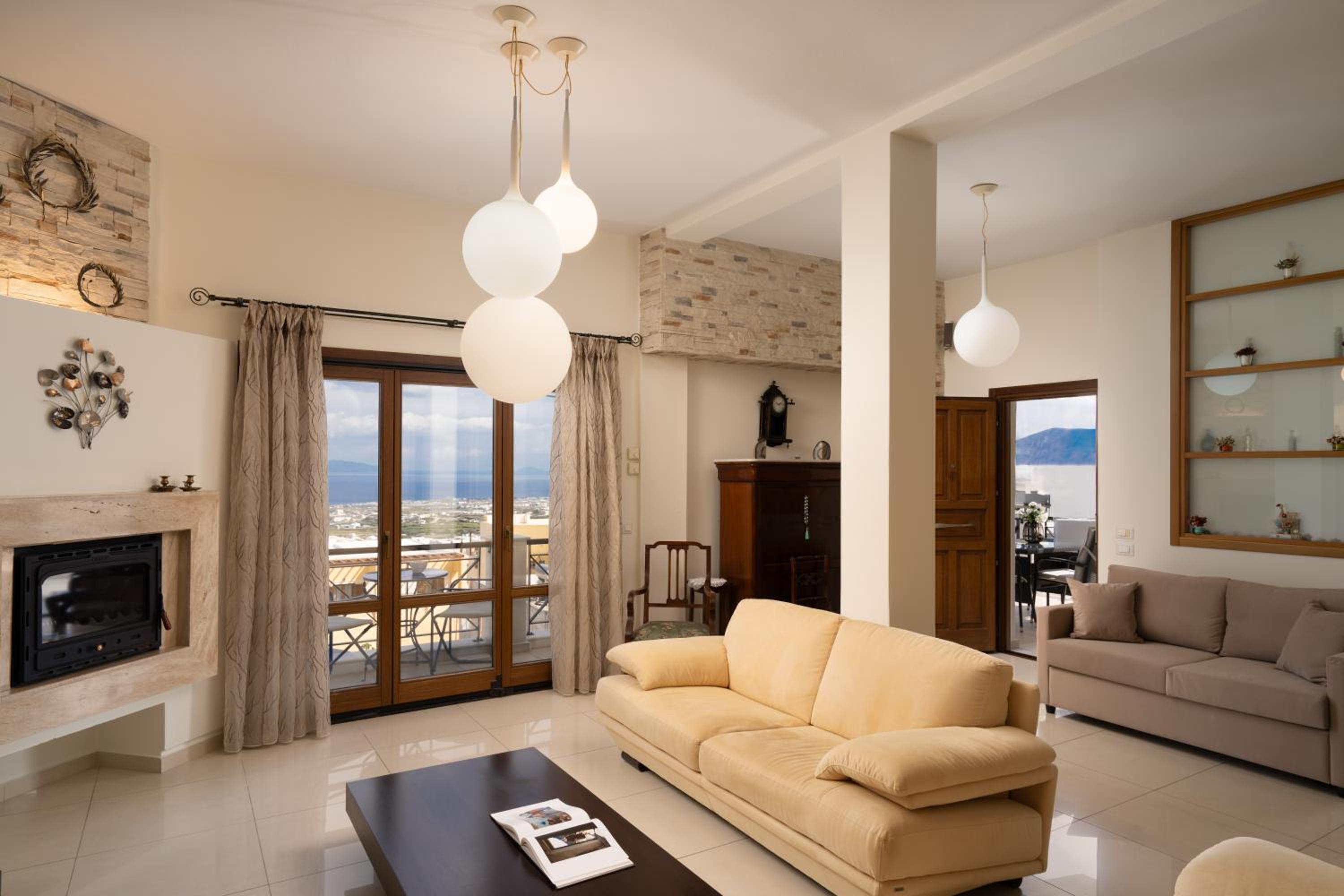 Central SeaView Heven Apartment in Fira Santorini view 3