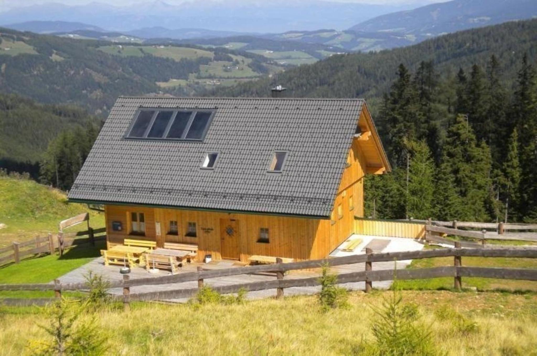 Almhütte mit Wellnessbereich und Terrasse