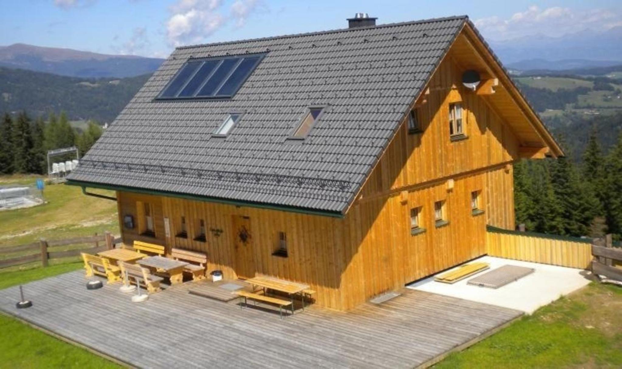 Almhütte mit Wellnessbereich und Terrasse