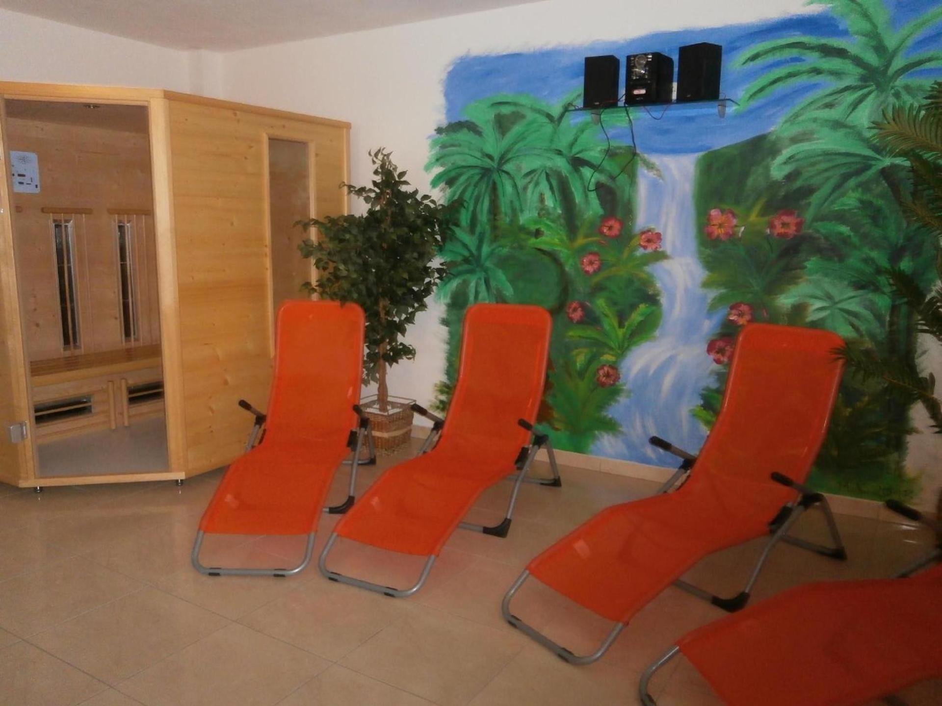 Almhütte mit Wellnessbereich und Terrasse