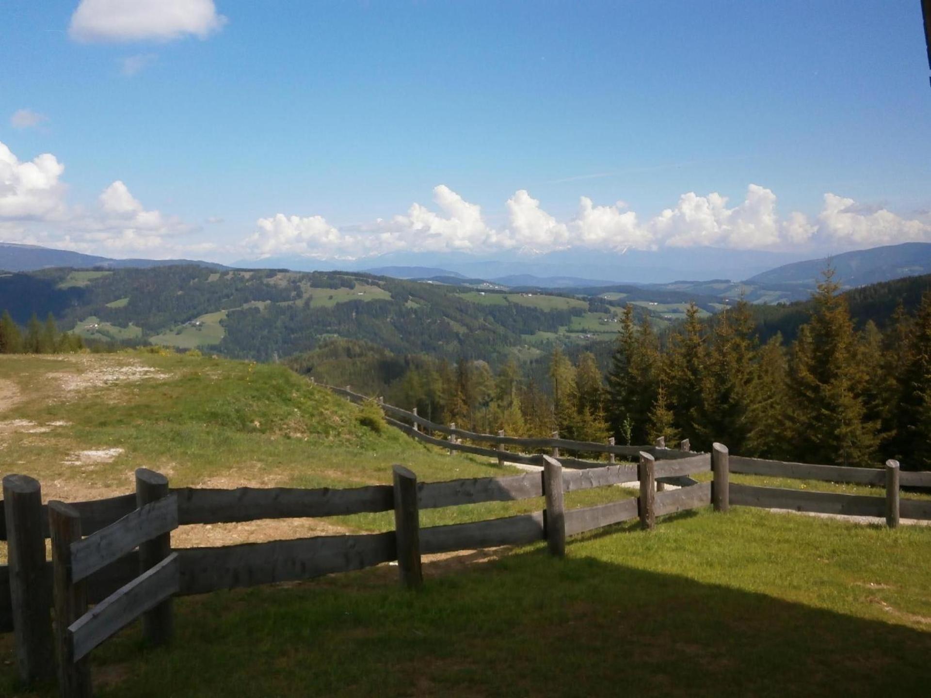 Almhütte mit Wellnessbereich und Terrasse