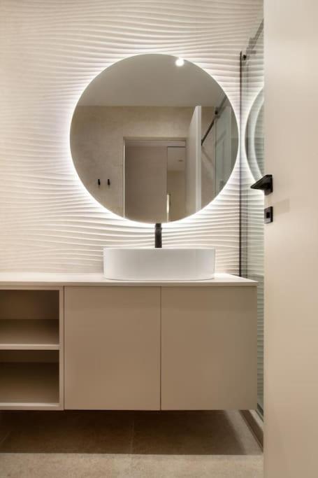 Cozy Elegant 2BR Apt + Free Parking next to Paradise Mall