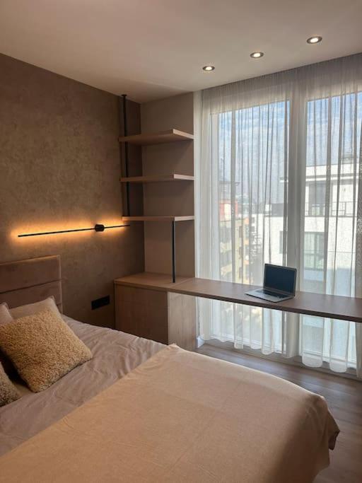 Cozy Elegant 2BR Apt + Free Parking next to Paradise Mall