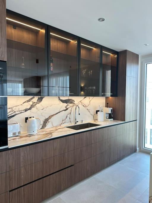 Cozy Elegant 2BR Apt + Free Parking next to Paradise Mall