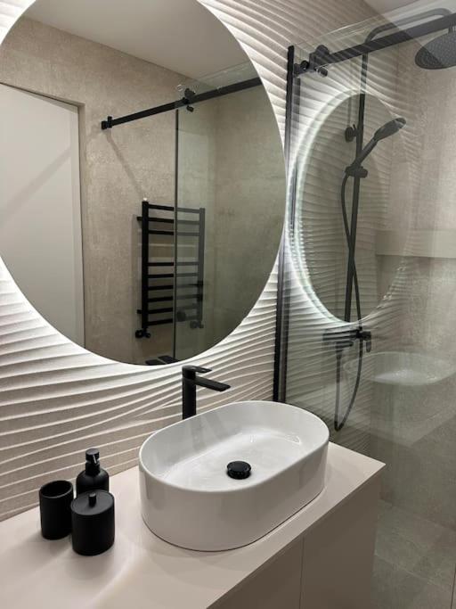 Cozy Elegant 2BR Apt + Free Parking next to Paradise Mall