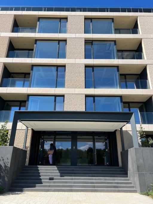 Cozy Elegant 2BR Apt + Free Parking next to Paradise Mall