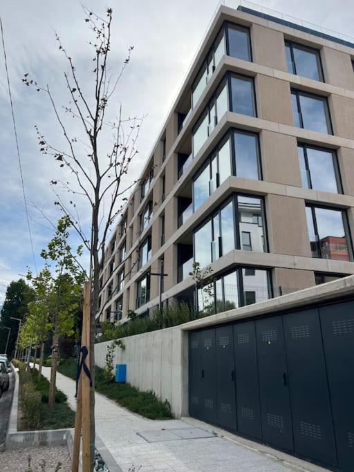 Cozy Elegant 2BR Apt + Free Parking next to Paradise Mall
