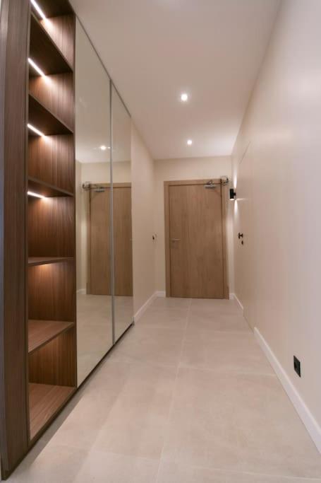 Cozy Elegant 2BR Apt + Free Parking next to Paradise Mall