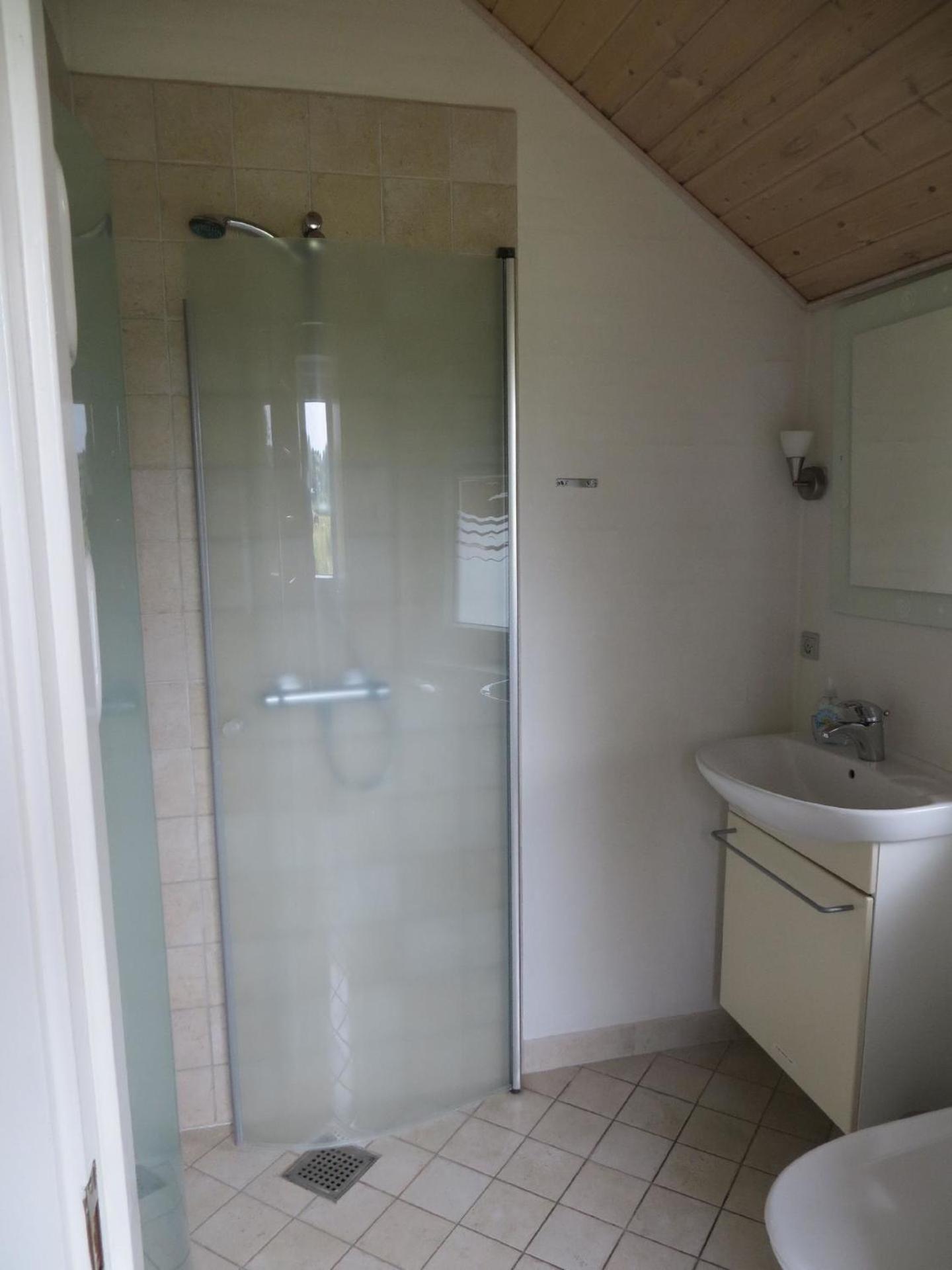 Modernes und geräumiges Ferienhaus mit großer Terrasse nur wenige Meter vom Strand