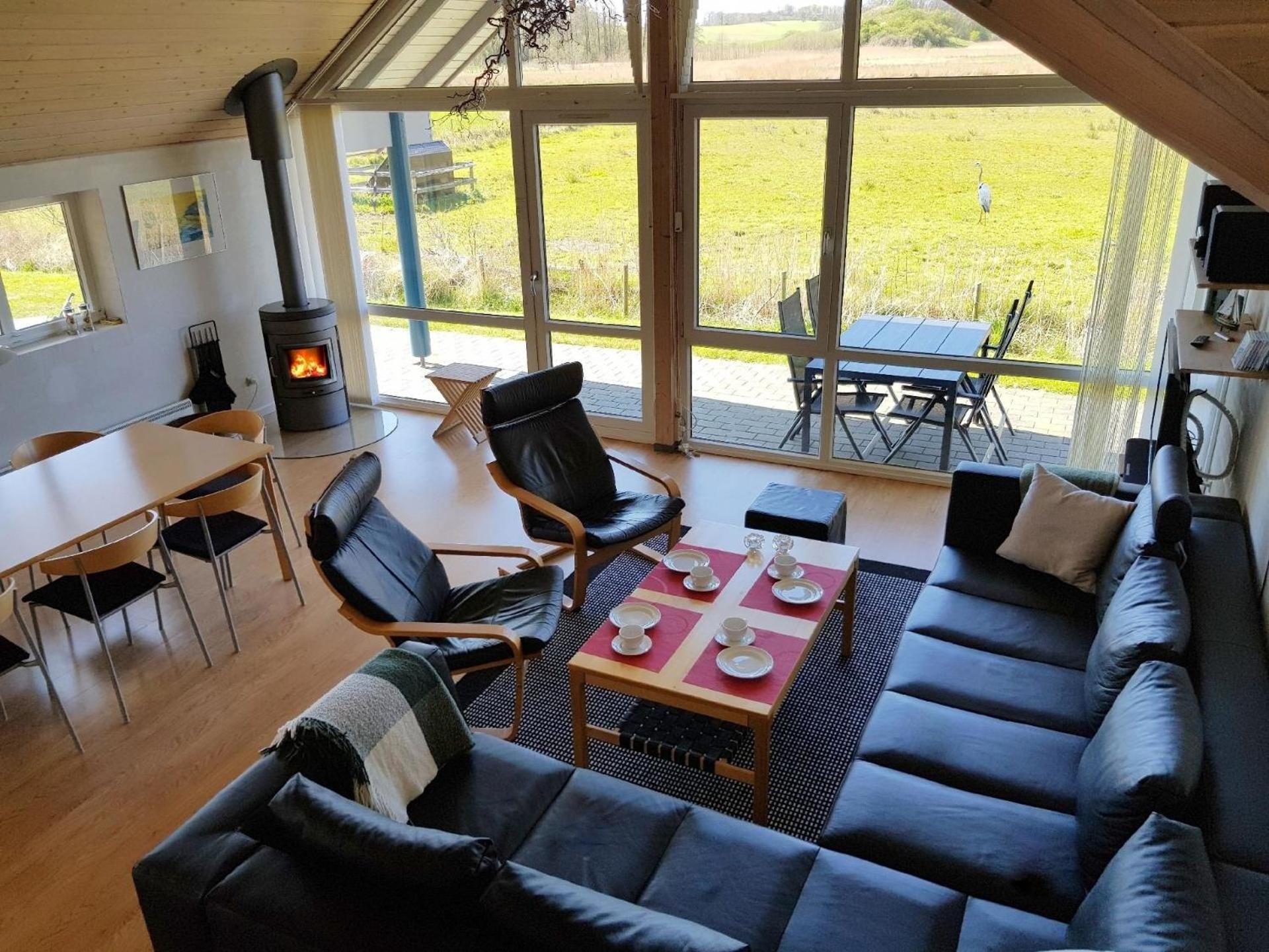 Modernes und geräumiges Ferienhaus mit großer Terrasse nur wenige Meter vom Strand