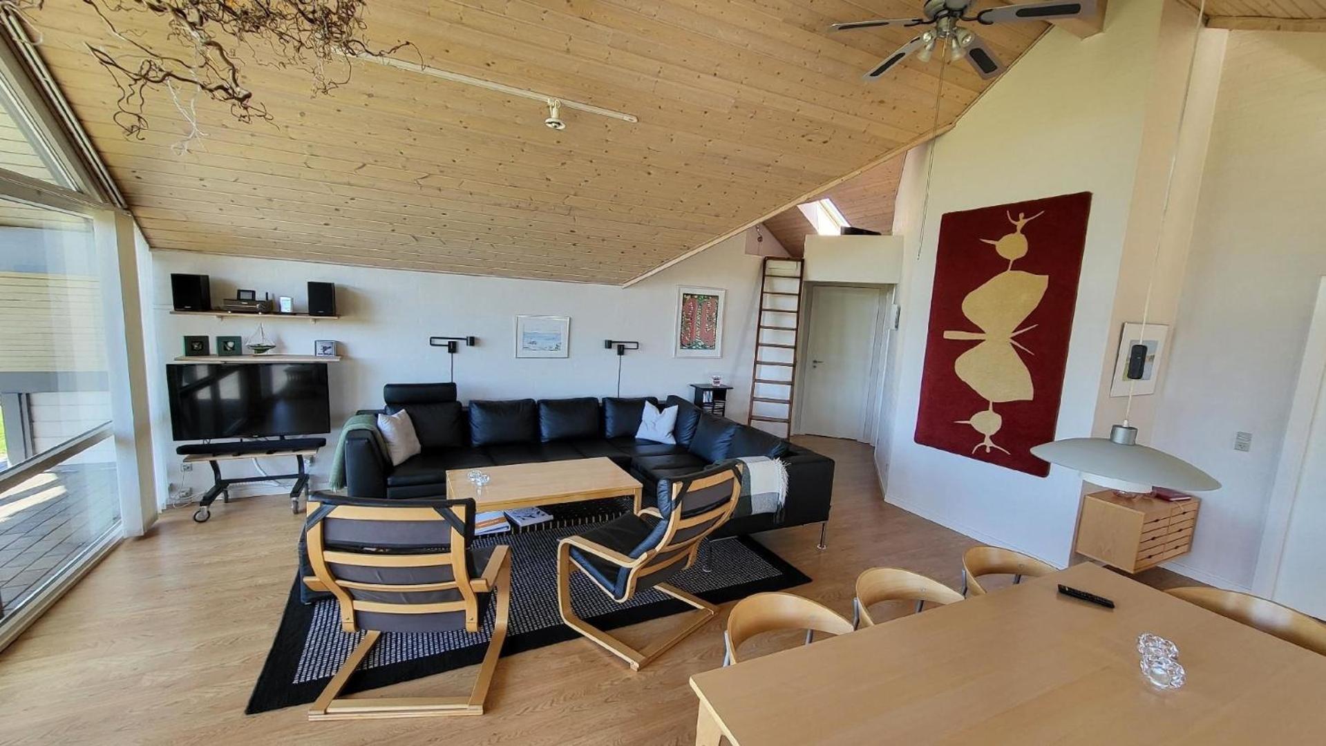 Modernes und geräumiges Ferienhaus mit großer Terrasse nur wenige Meter vom Strand