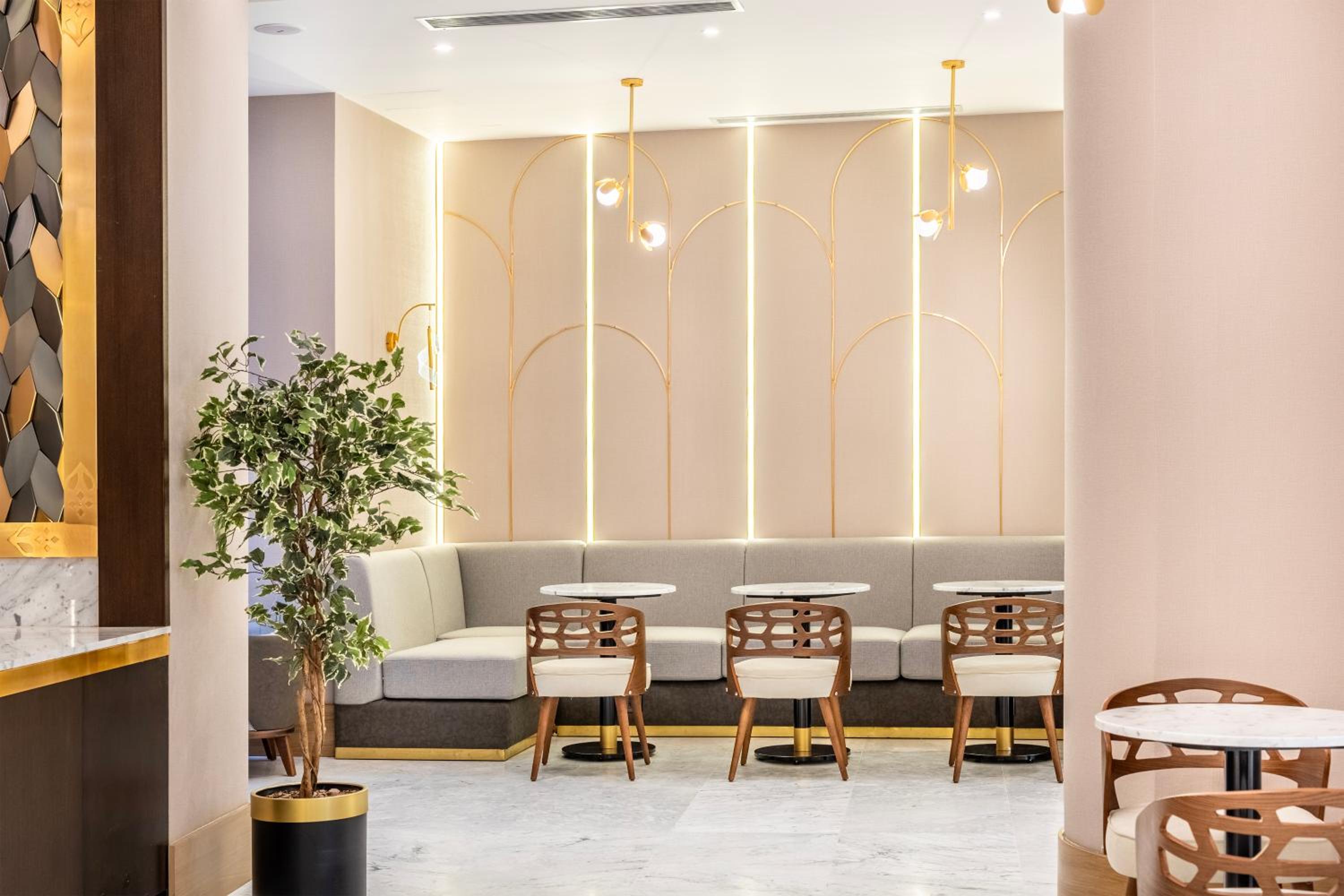 Hotel Bristol - Image 12