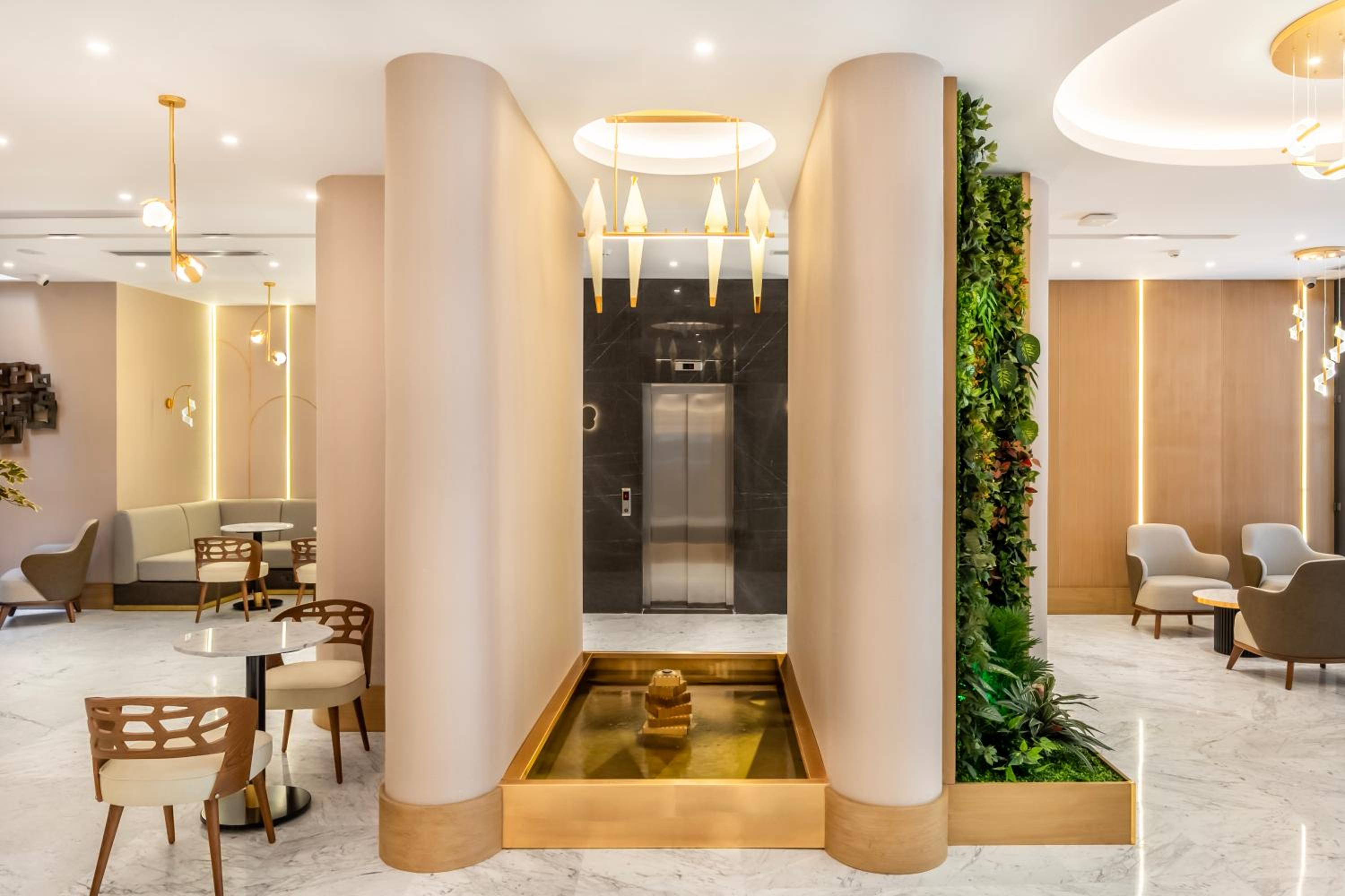 Hotel Bristol - Image 10