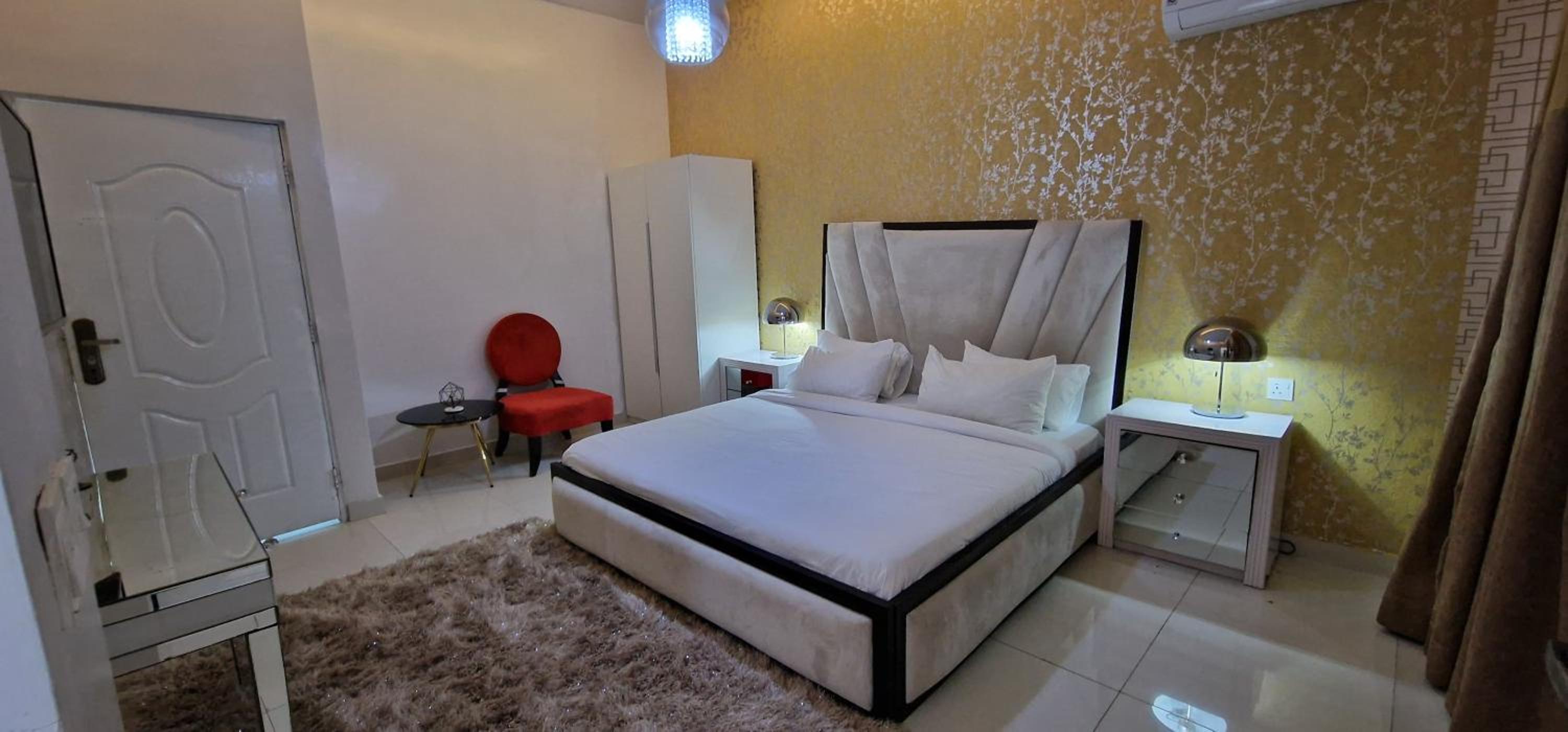 Luxury 3-Bed house in gated estate with pool Lekki view 5