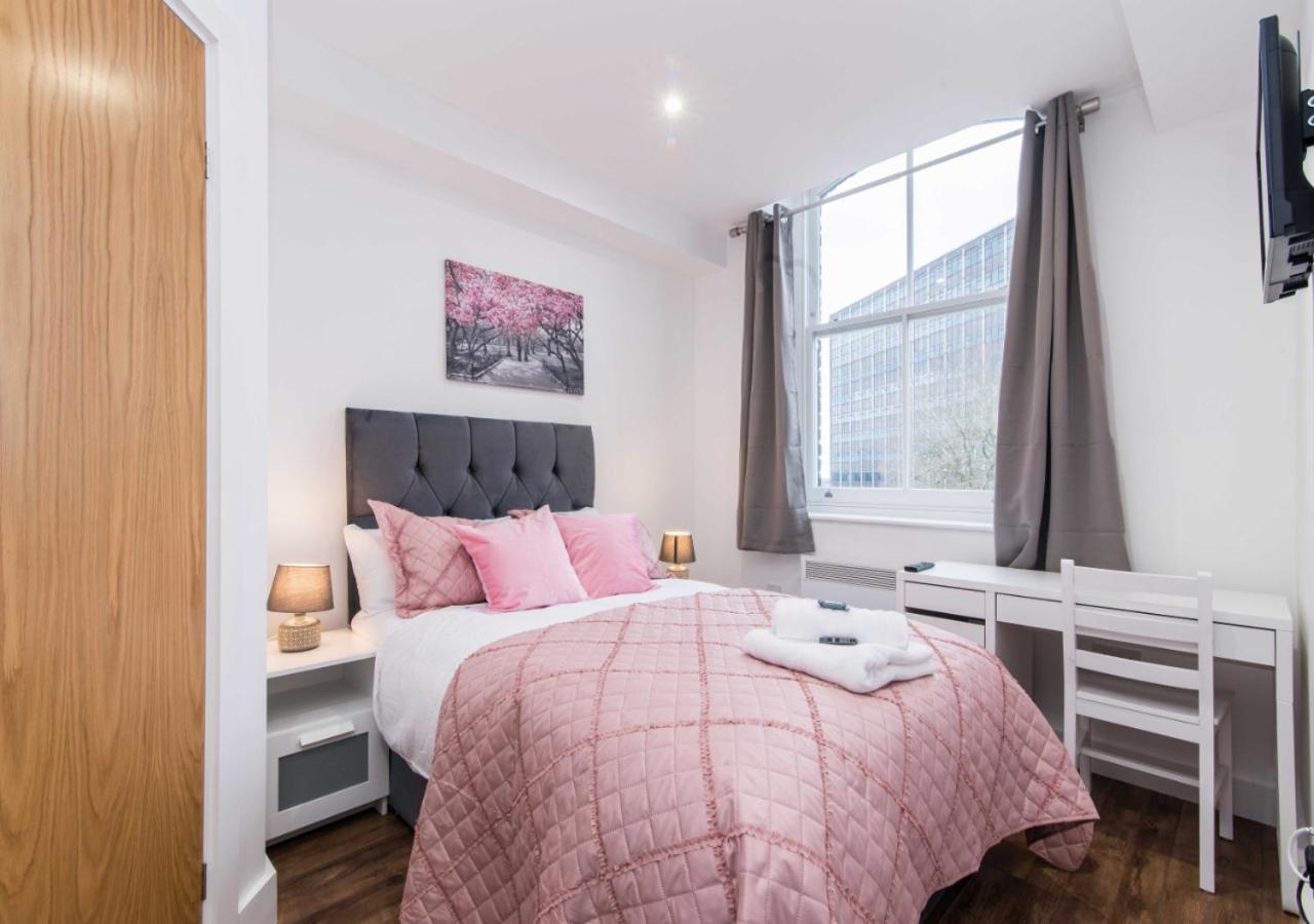 Webberley Stylish and Spacious Studio Unit in Stoke on Trent view 2