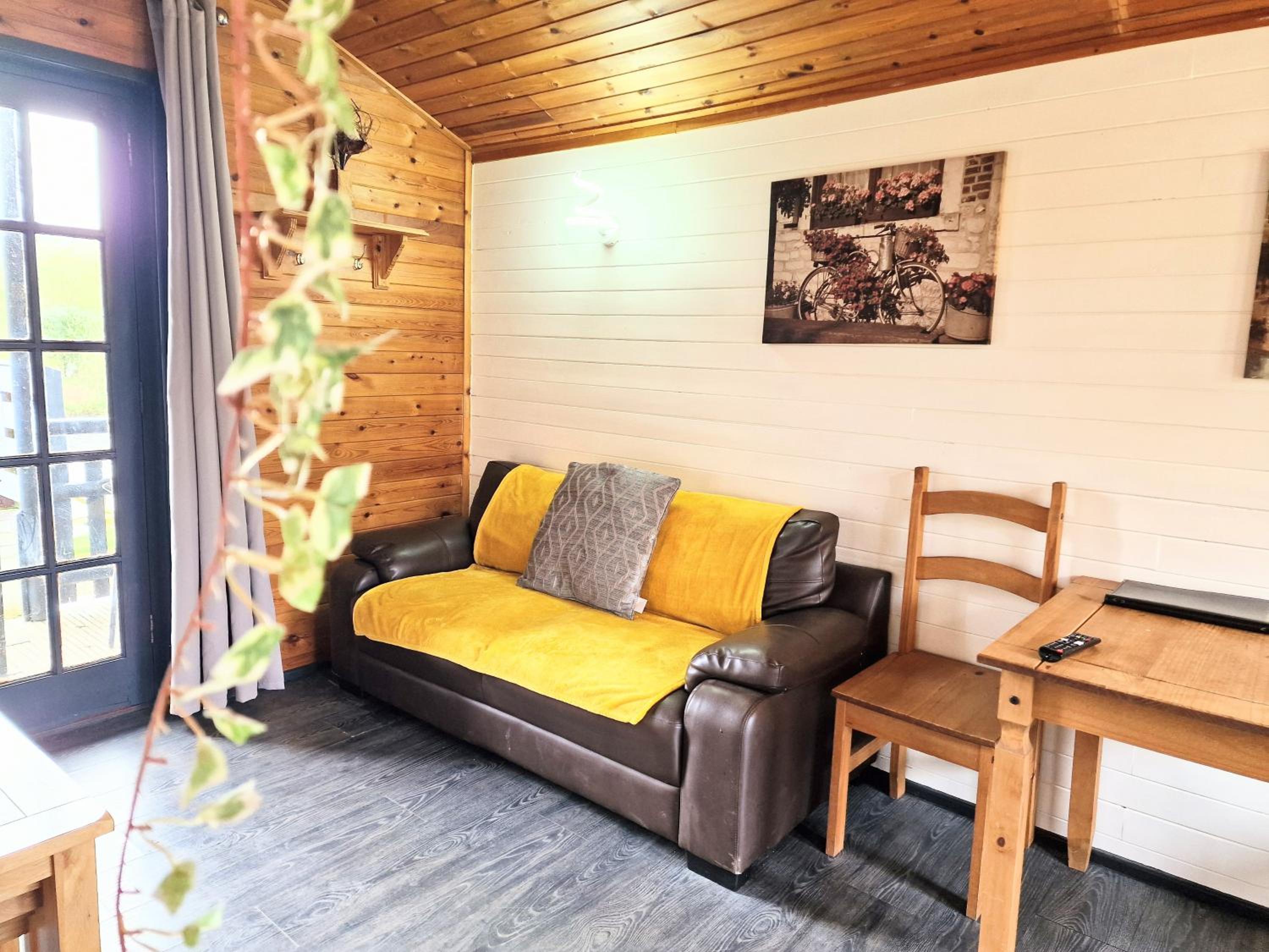 Otter 2 Lodge - Private Hot Tub- Dog Friendly - Wiltshire-Bristol view 3