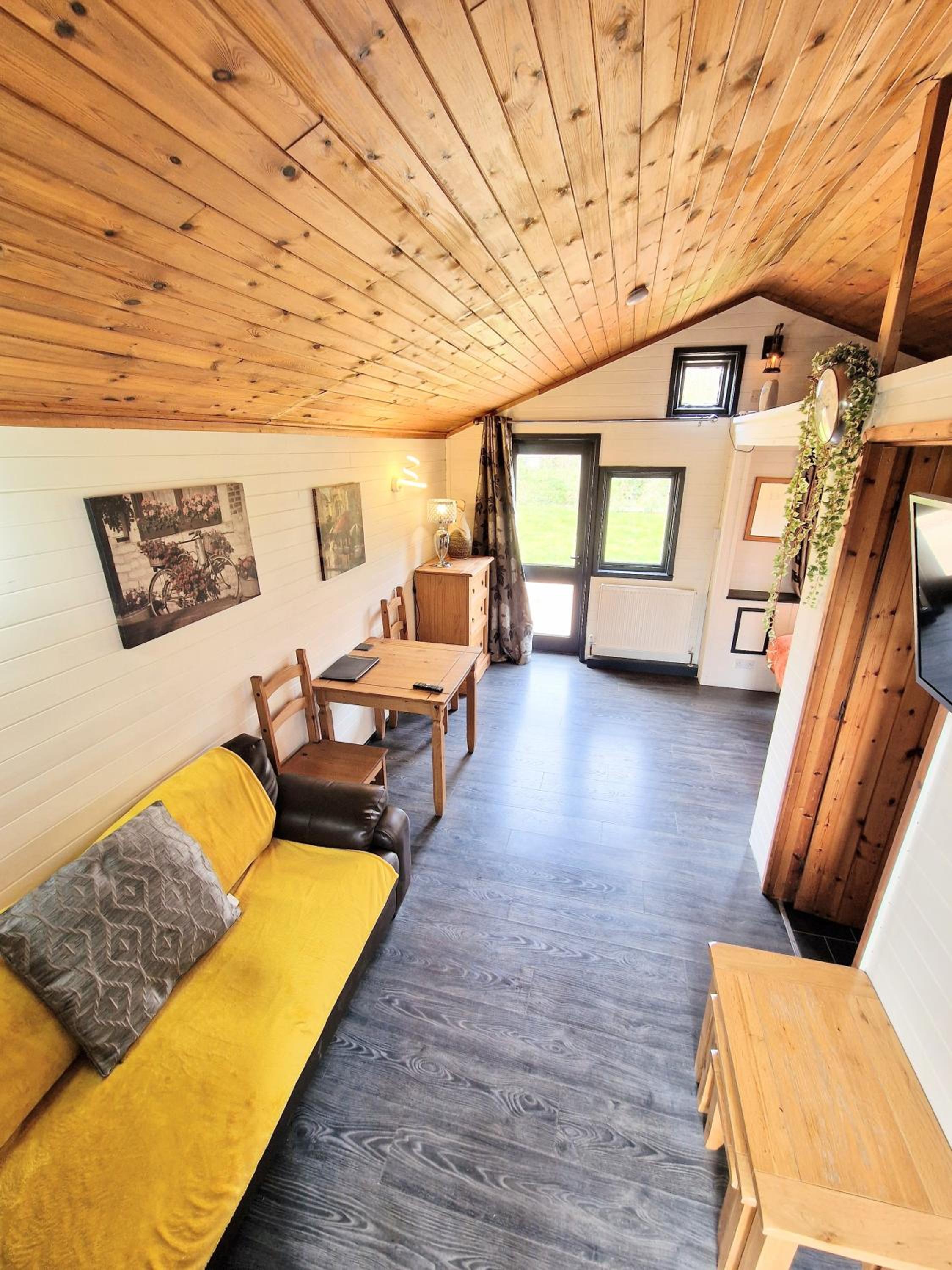 Otter 2 Lodge - Private Hot Tub- Dog Friendly - Wiltshire-Bristol view 5