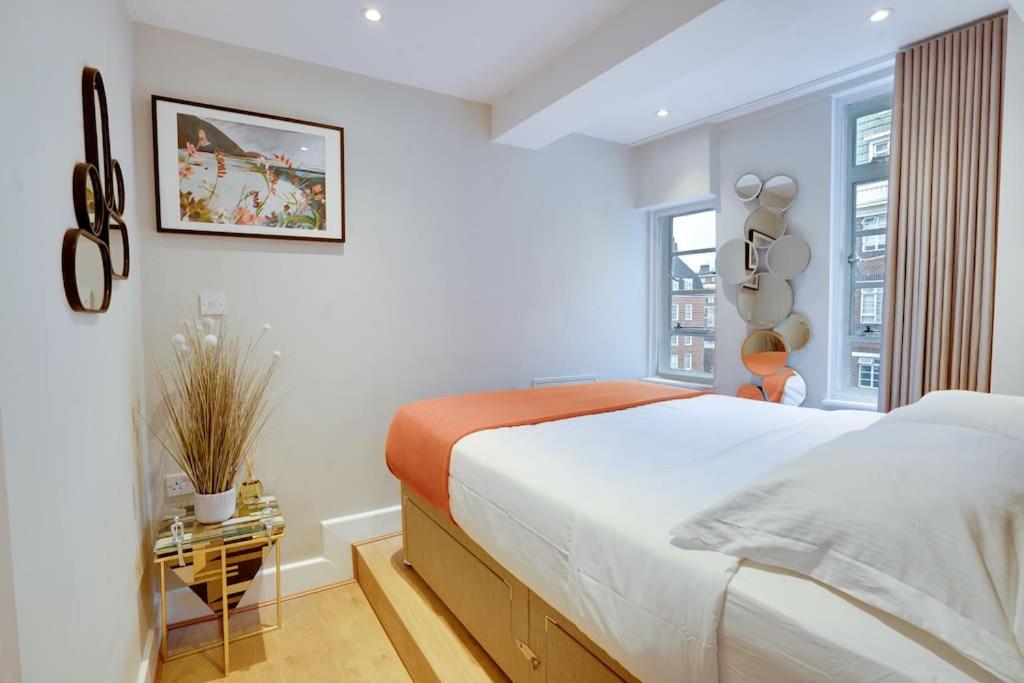 Glamorous Art Deco Flat in Chelsea