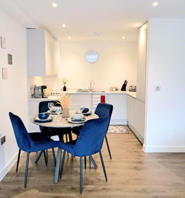 LS96 No Serviced Accommodation 4R view 3