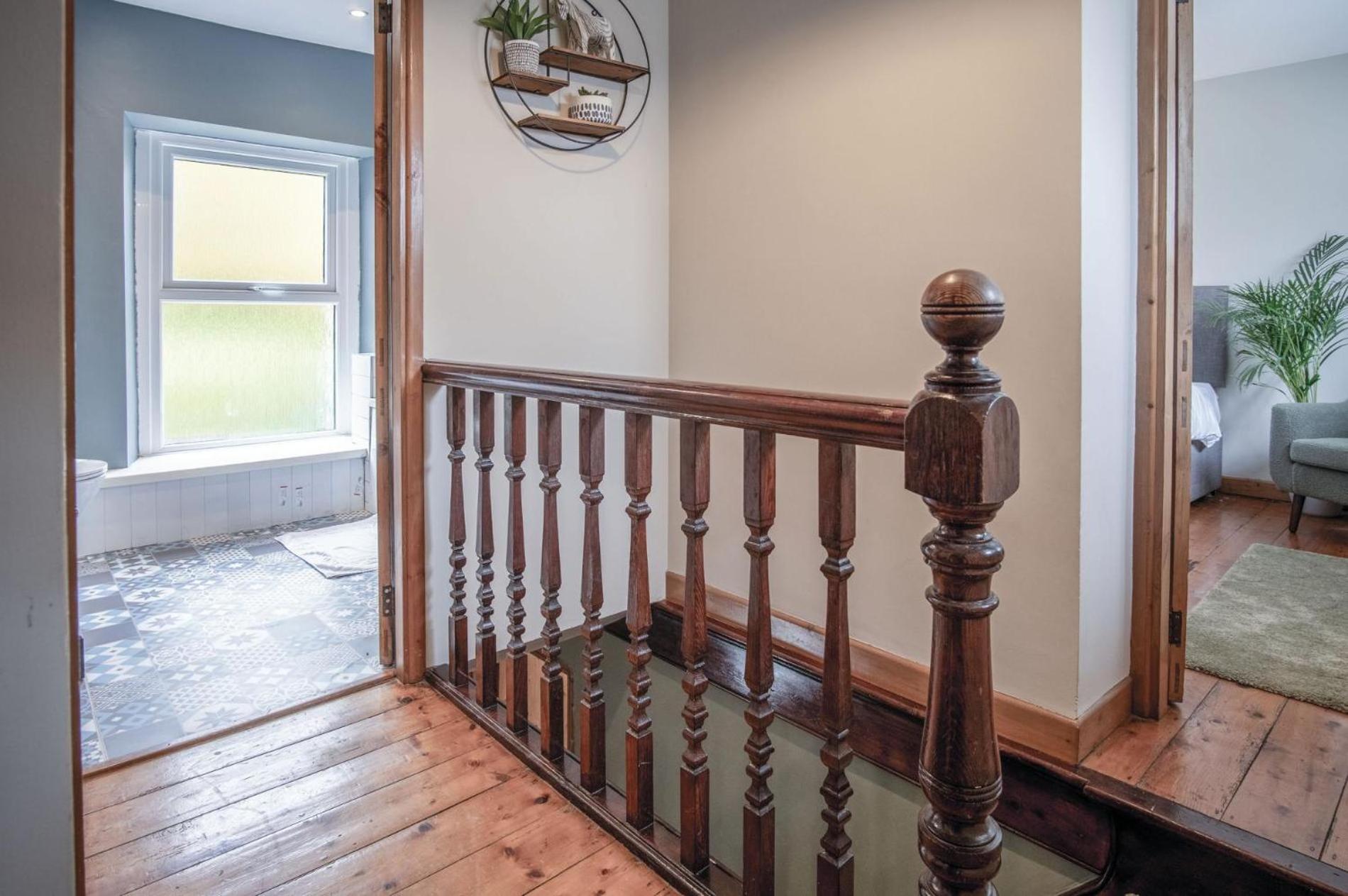 Hill House - 4 Bedroom Holiday Home - Llanrhidian view 5