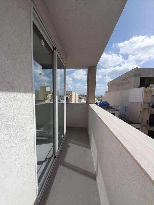 GZIRA Central Modern Apartment