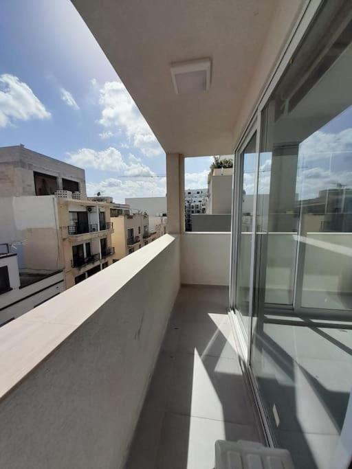 GZIRA Central Modern Apartment