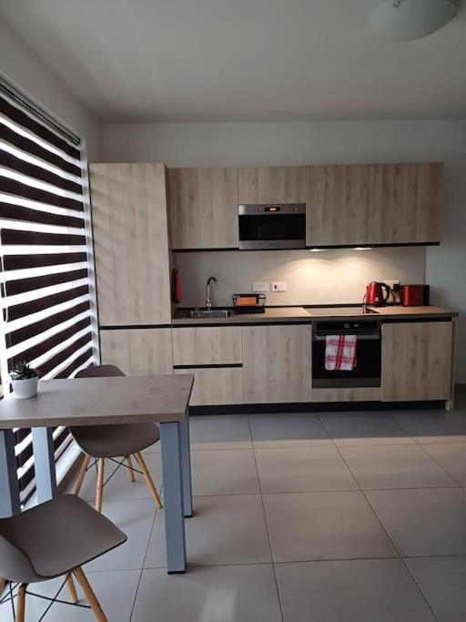 GZIRA Central Modern Apartment