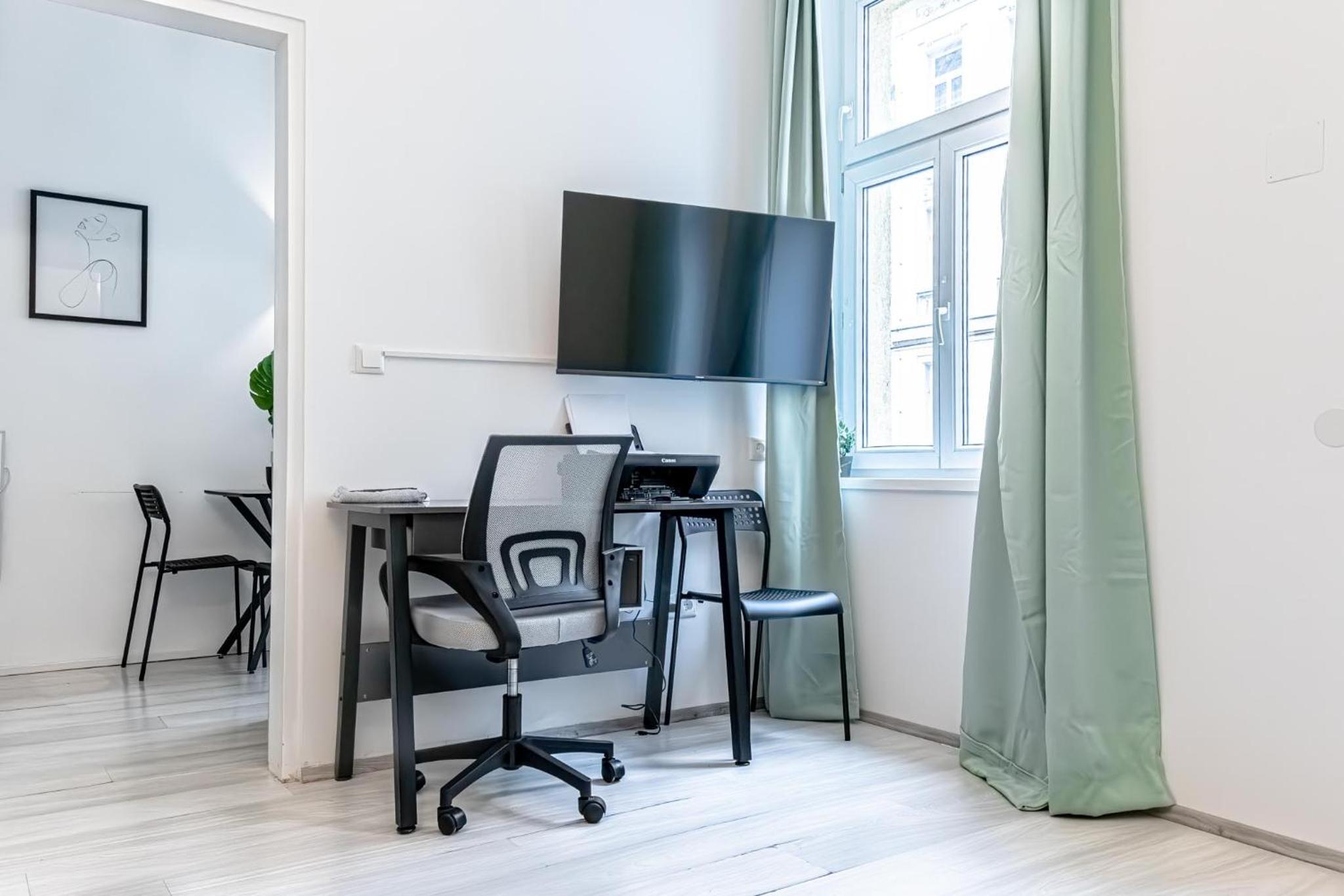 Danube Delight: Elegant Getaway Near Prater Stern