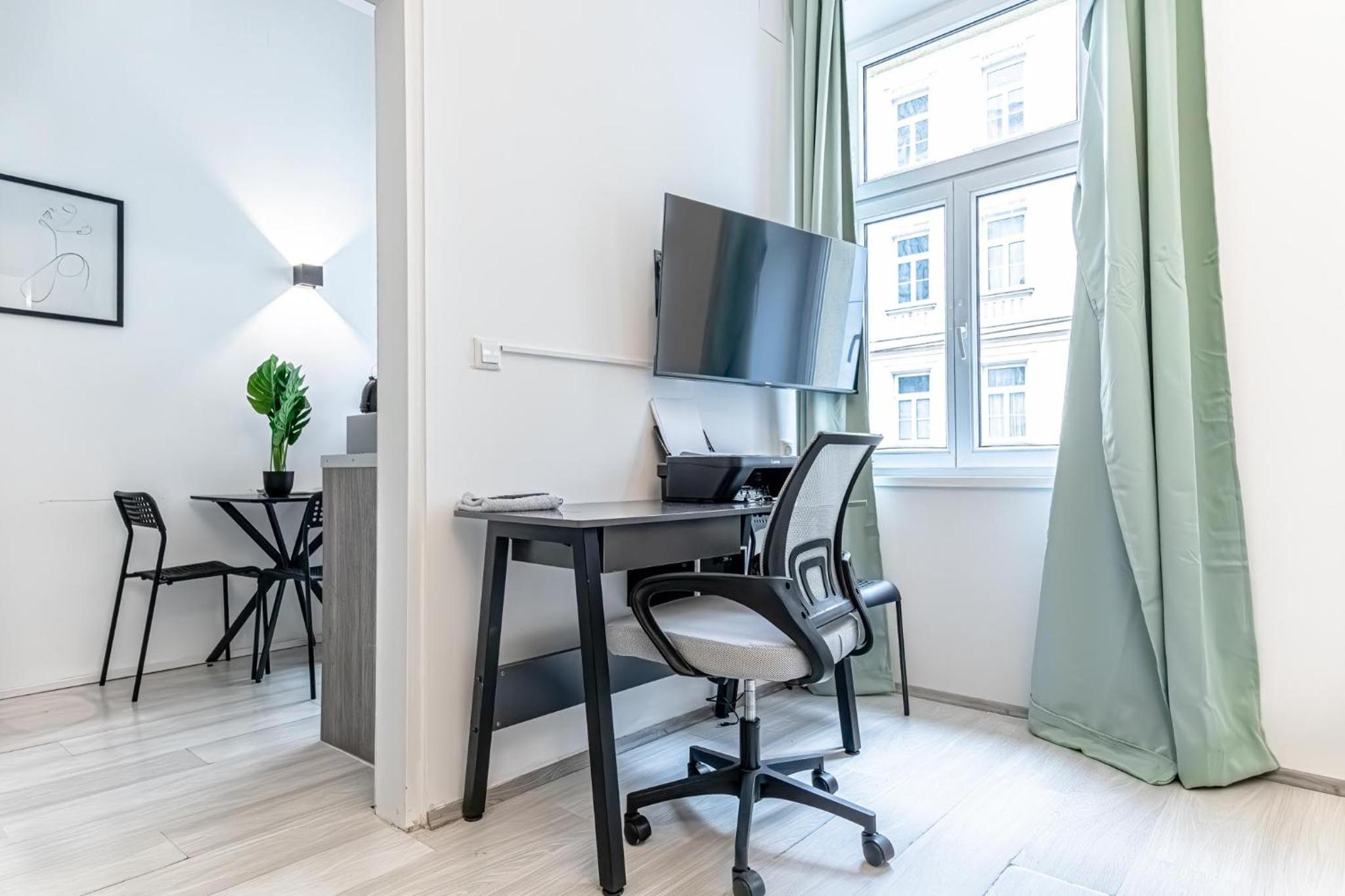 Danube Delight: Elegant Getaway Near Prater Stern