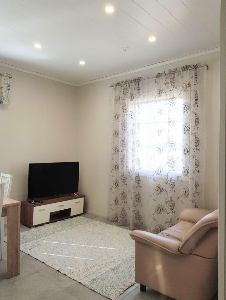 Cozy 2-bedroom house close to centre view 2