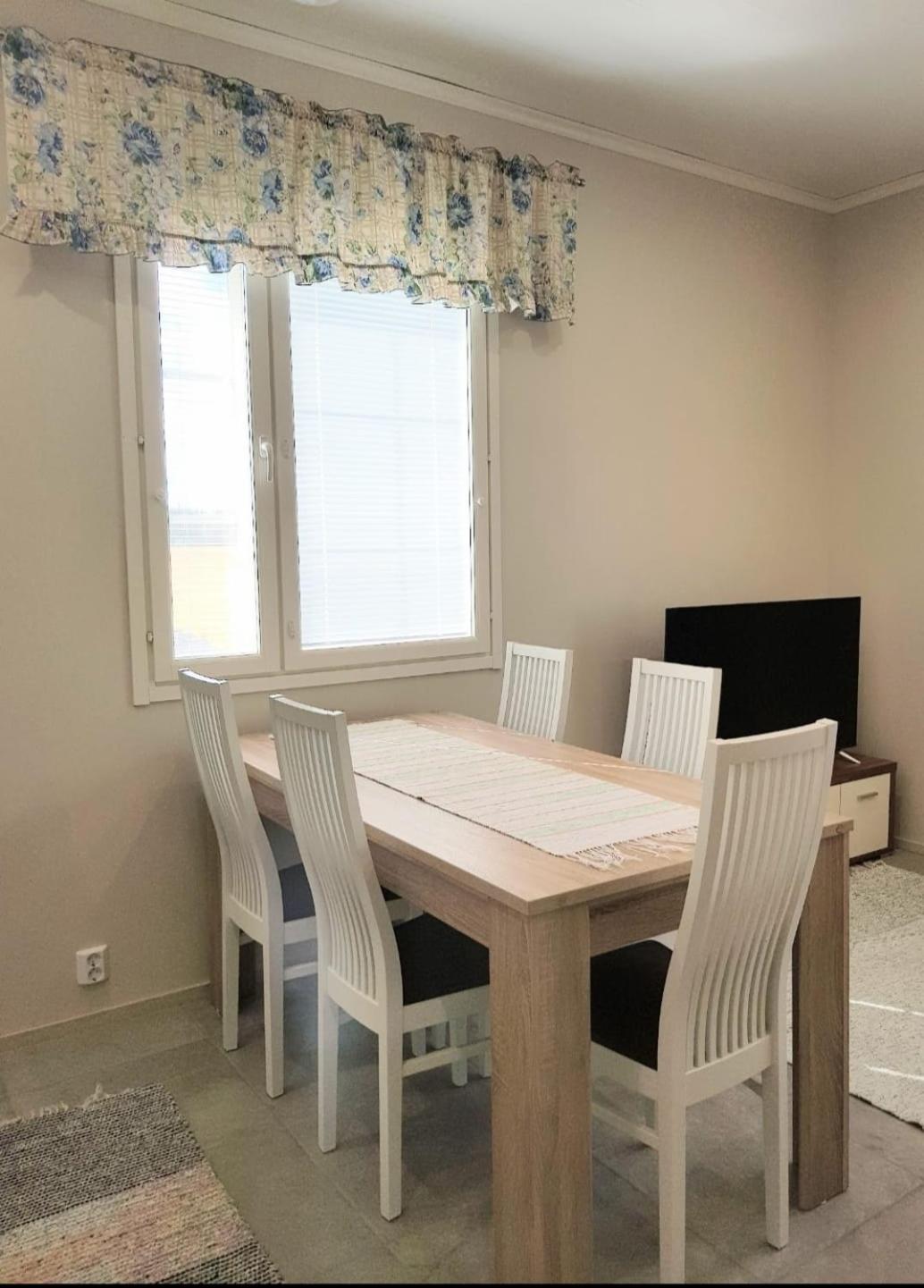 Cozy 2-bedroom house close to centre view 3