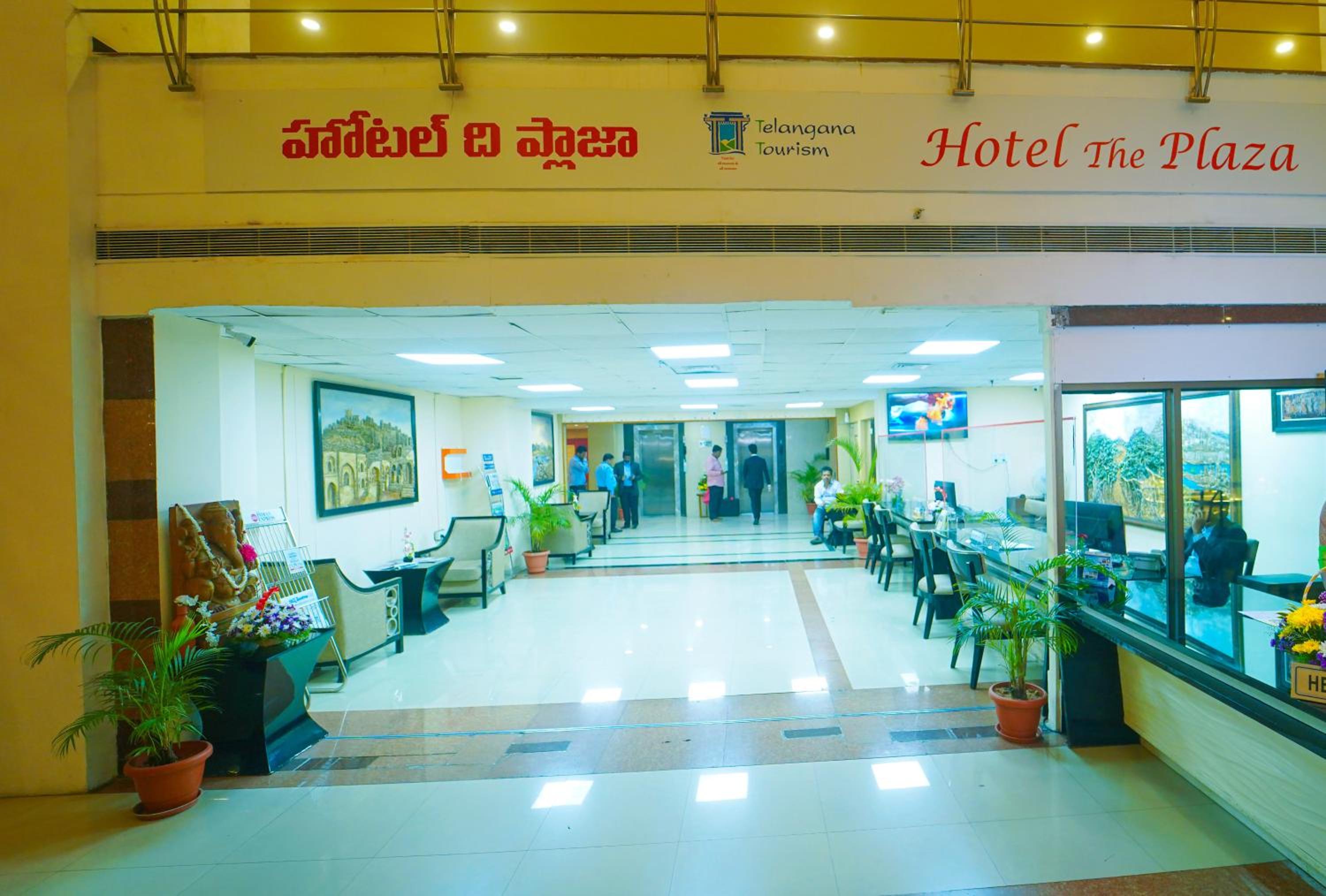 Hotel the Plaza — photo 14
