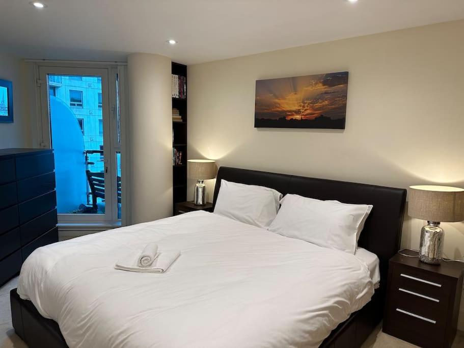 Stunning 2 Bed Thames River View - Central London