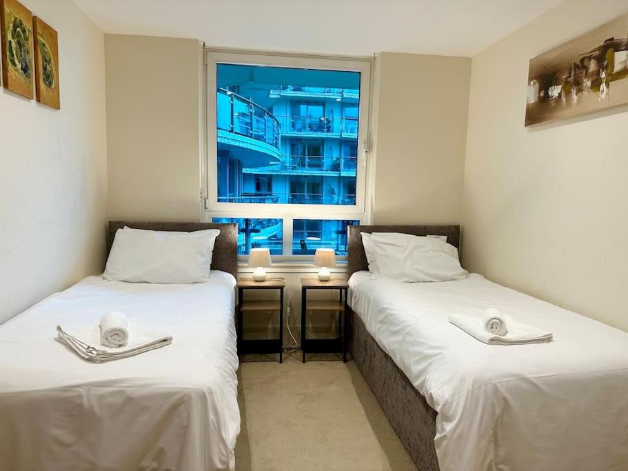 Stunning 2 Bed Thames River View - Central London