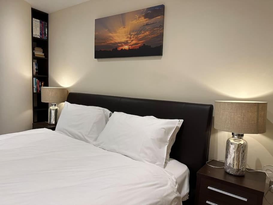 Stunning 2 Bed Thames River View - Central London