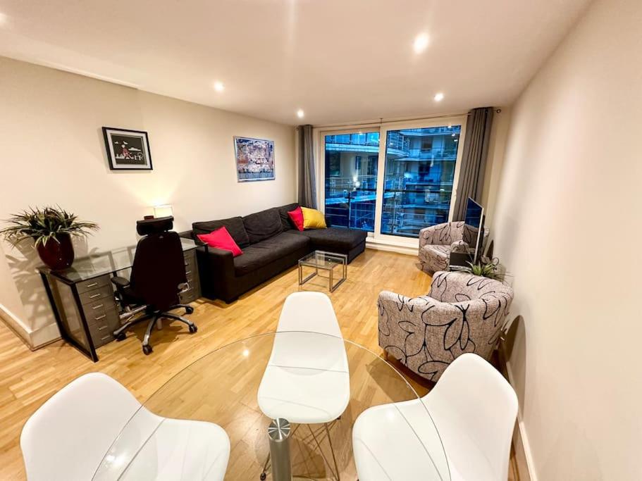 Stunning 2 Bed Thames River View - Central London