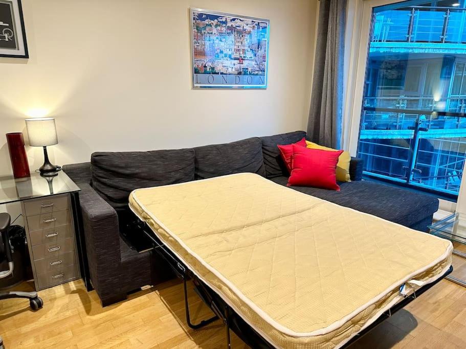 Stunning 2 Bed Thames River View - Central London