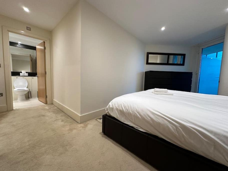 Stunning 2 Bed Thames River View - Central London