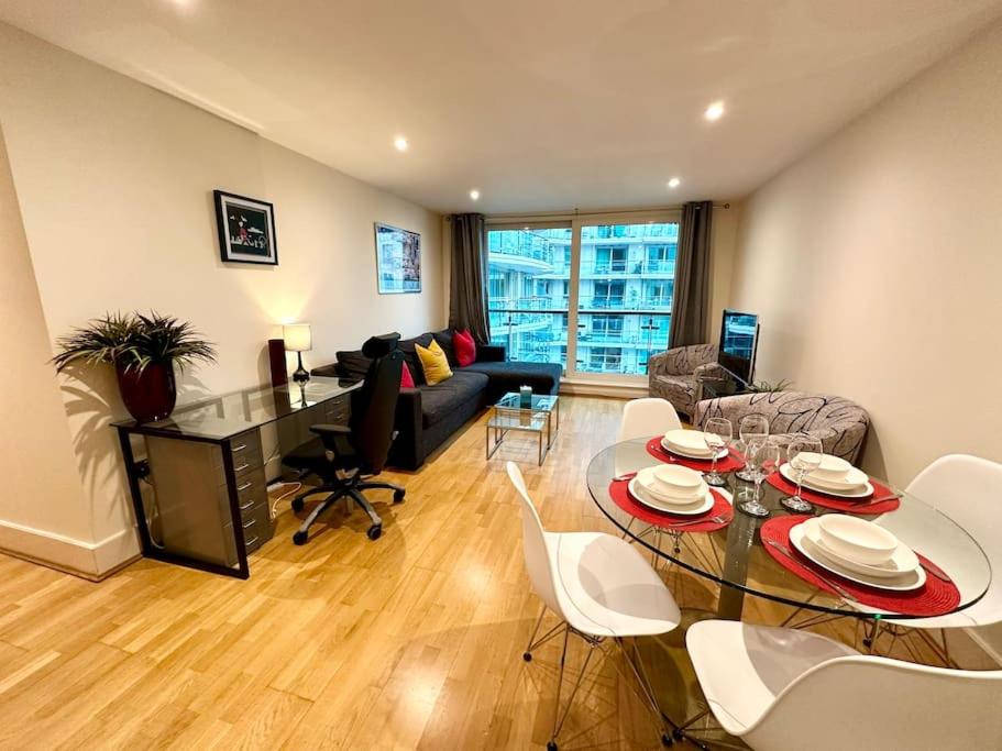 Stunning 2 Bed Thames River View - Central London
