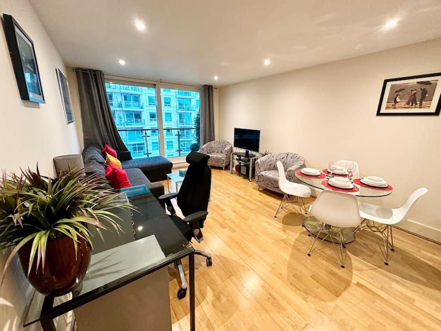 Stunning 2 Bed Thames River View - Central London