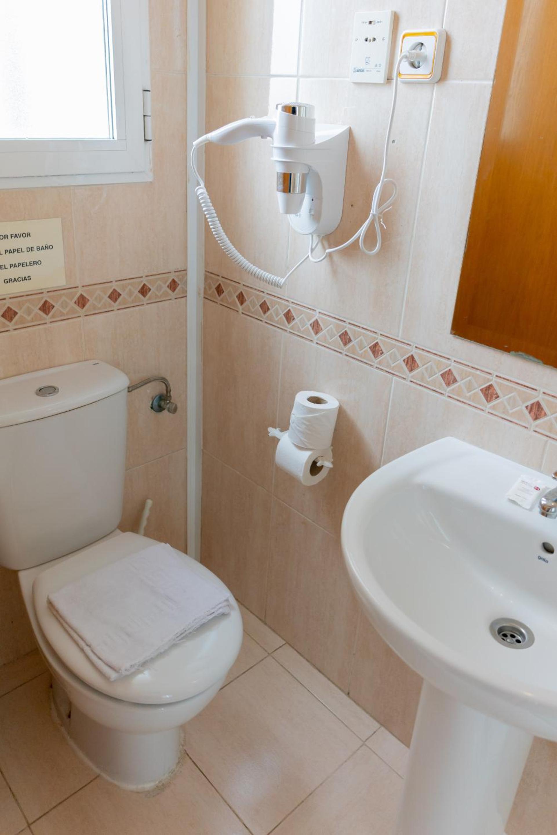 Hostal Josefina-Gran Vía photo 2