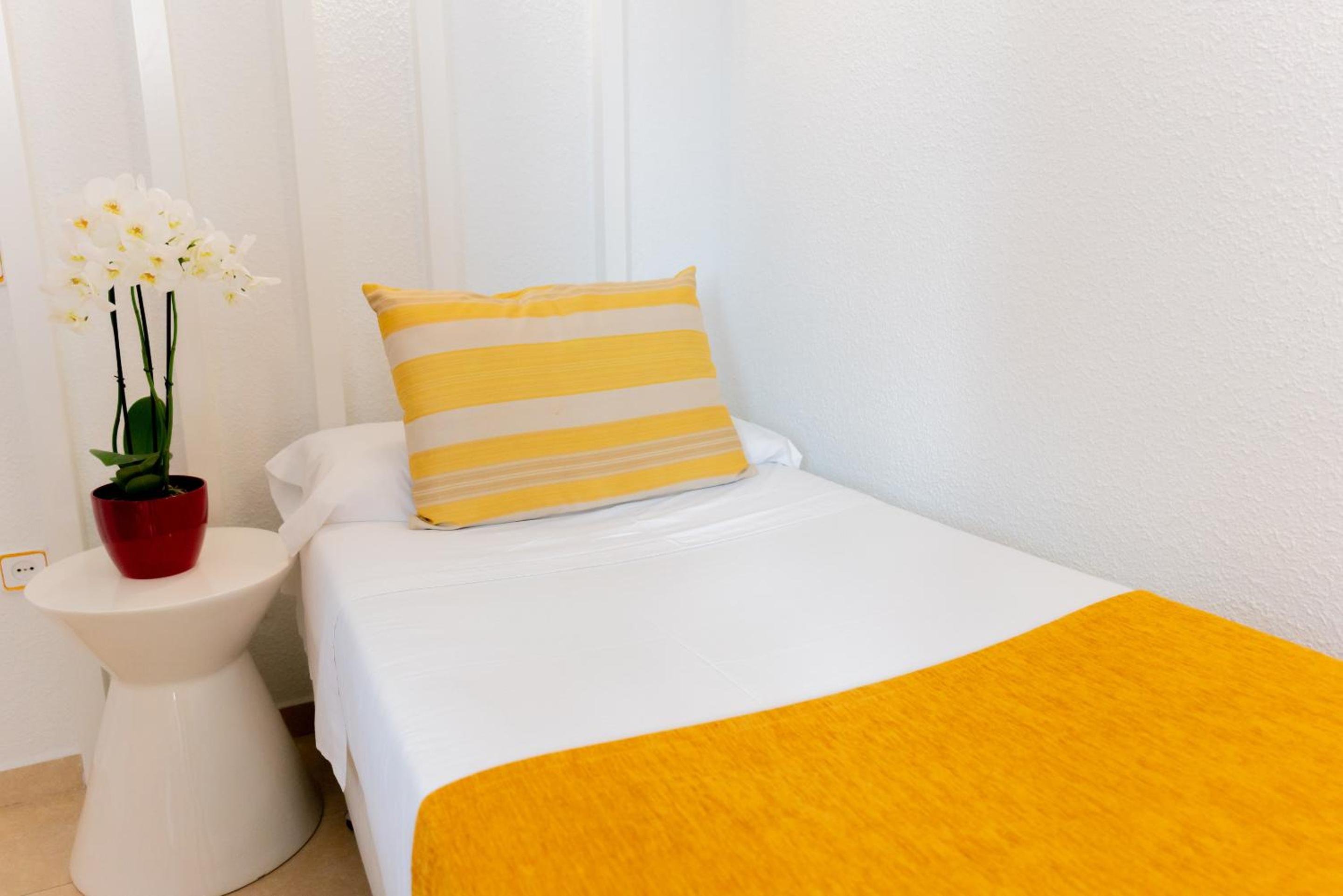 Hostal Josefina-Gran Vía photo 4