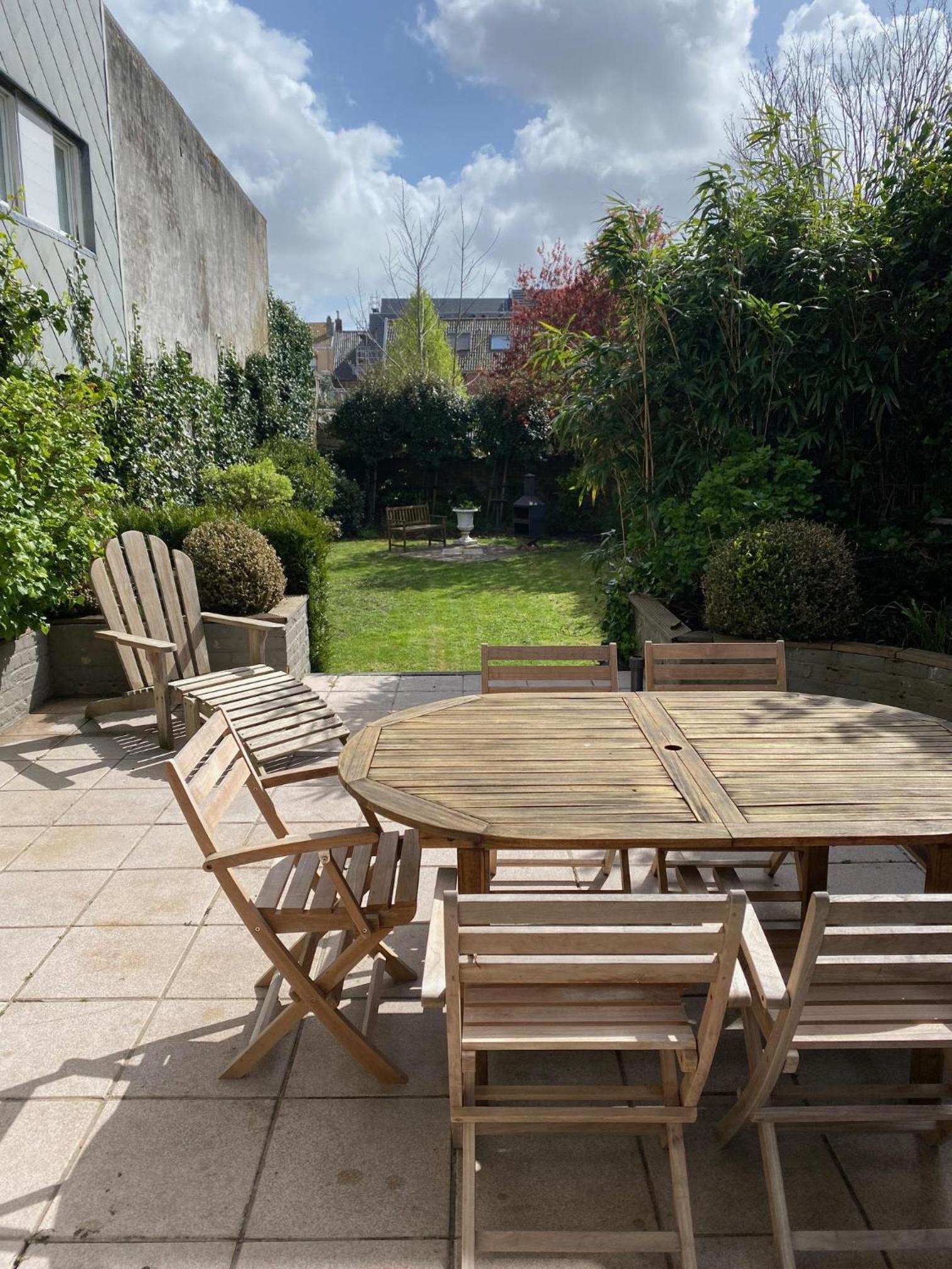 Ruim herenhuis met grote tuin op 5min van zee - 6p
