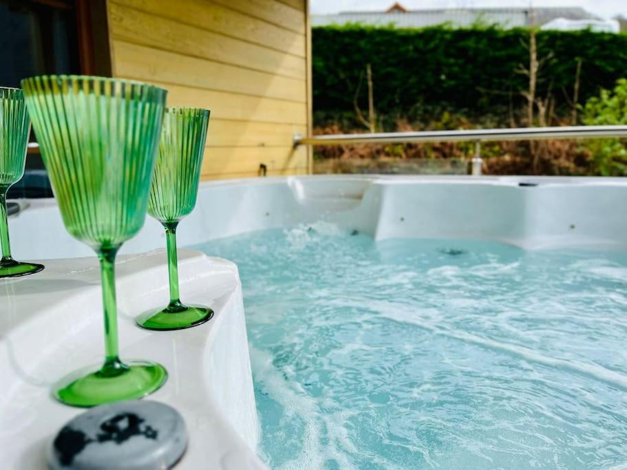 Artro Lodge Luxury 3 Bedroom, 3 Bathroom & Hot Tub view 2