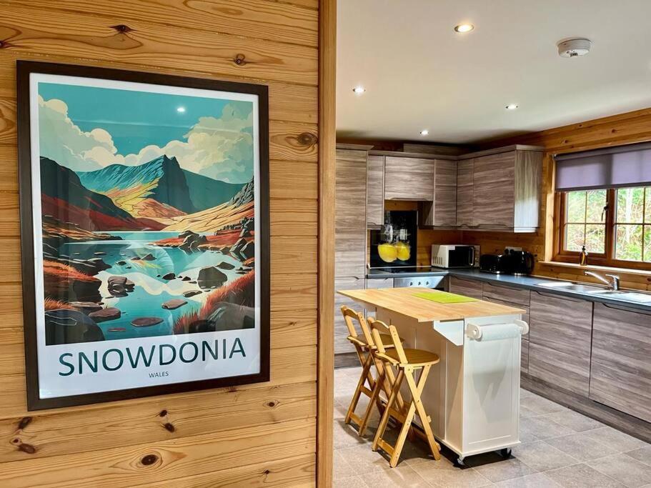 Artro Lodge Luxury 3 Bedroom, 3 Bathroom & Hot Tub view 4