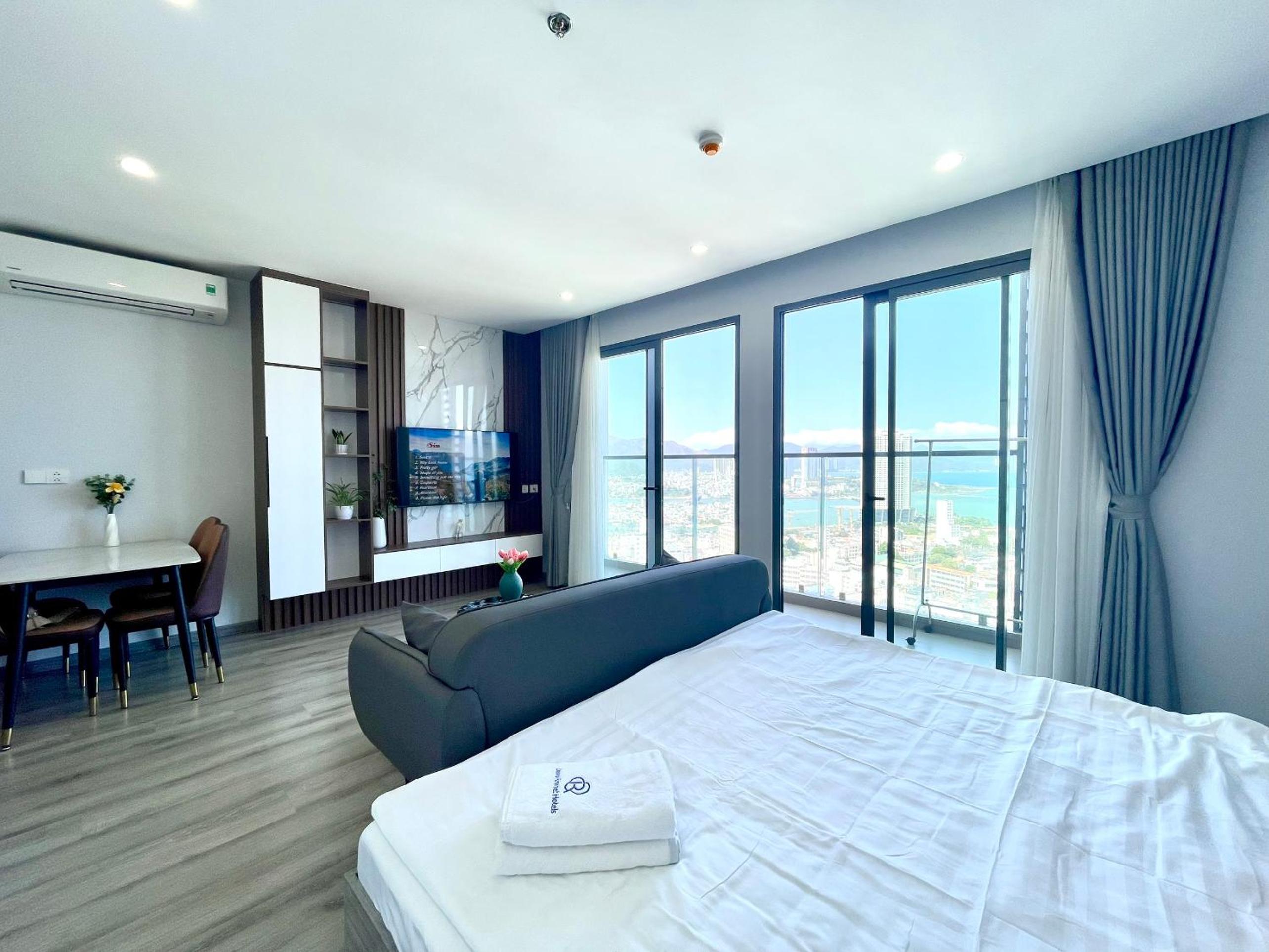 2702 Luxury Apt Ocean View Marina Suites view 3