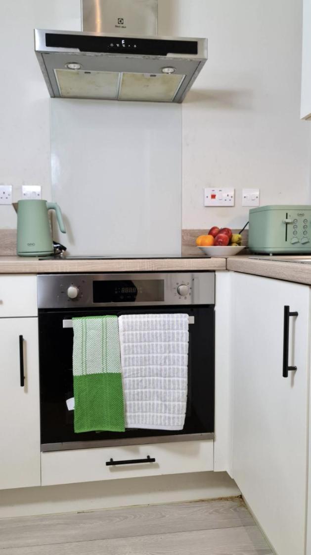Charming 1-Bed Sleeps 2 Parking view 5