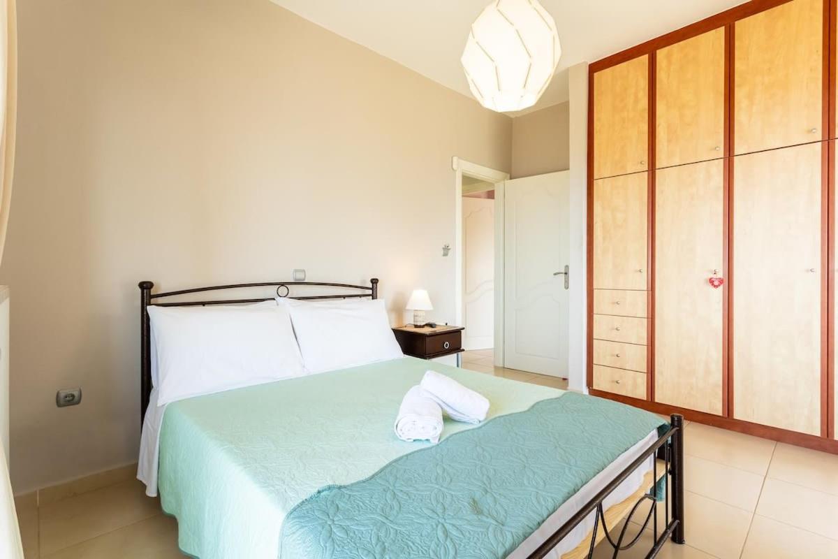 Verga Beachside Getaway with Panoramic Seaviews